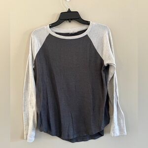 Gray and white long sleeve tee